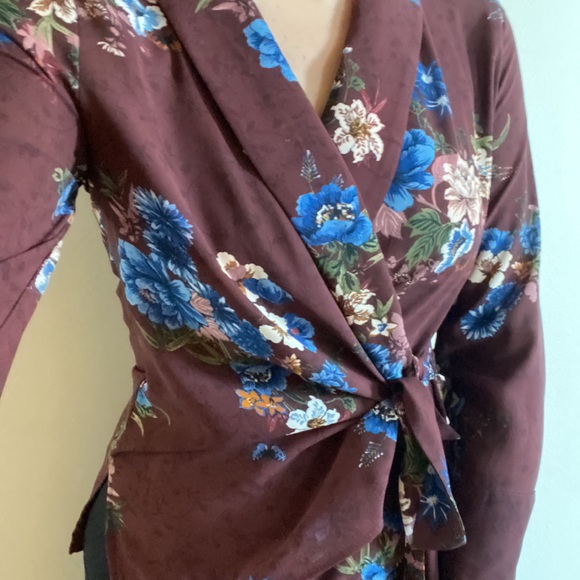 Zara Flower wrap top - Picture 10 of 10